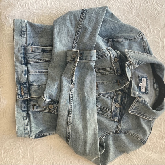 Made and loved LOFT Jean jacket M it is marked large, but can fit a medium size. - Picture 3 of 9
